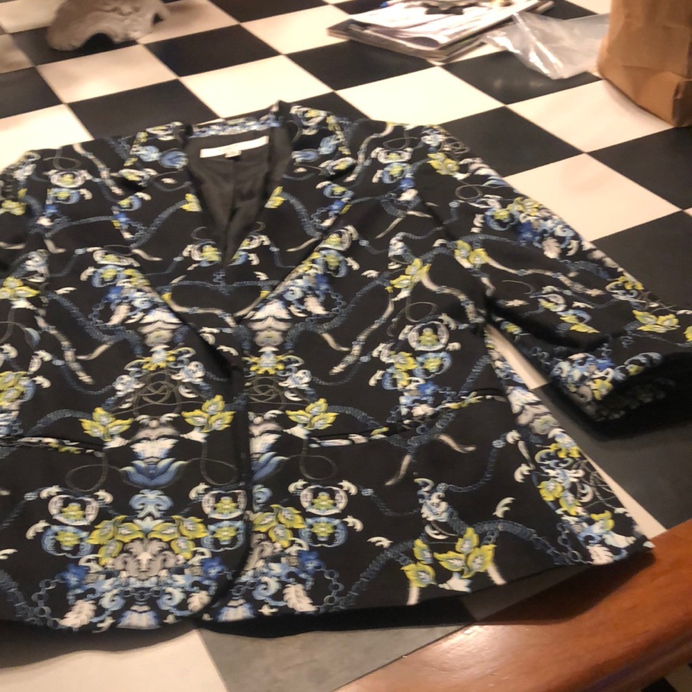 Floral Patterned Blazer - Picture 2 of 3